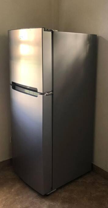 Kelly'S Studio Apartment - Rental Near Airport, Amenities And Bus Route 圣菲利普 外观 照片